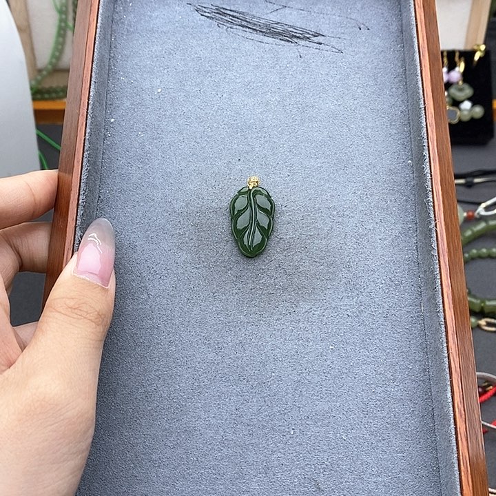 和田玉吊坠(不含链)18K金镶嵌