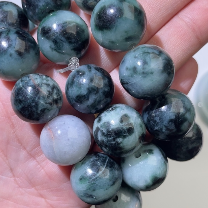 啦***9翡翠未镶嵌颈饰翡翠