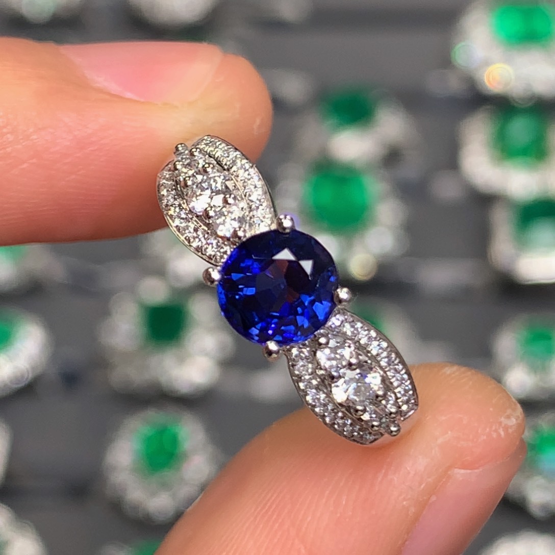 蓝宝石戒指铂Pt950镶嵌