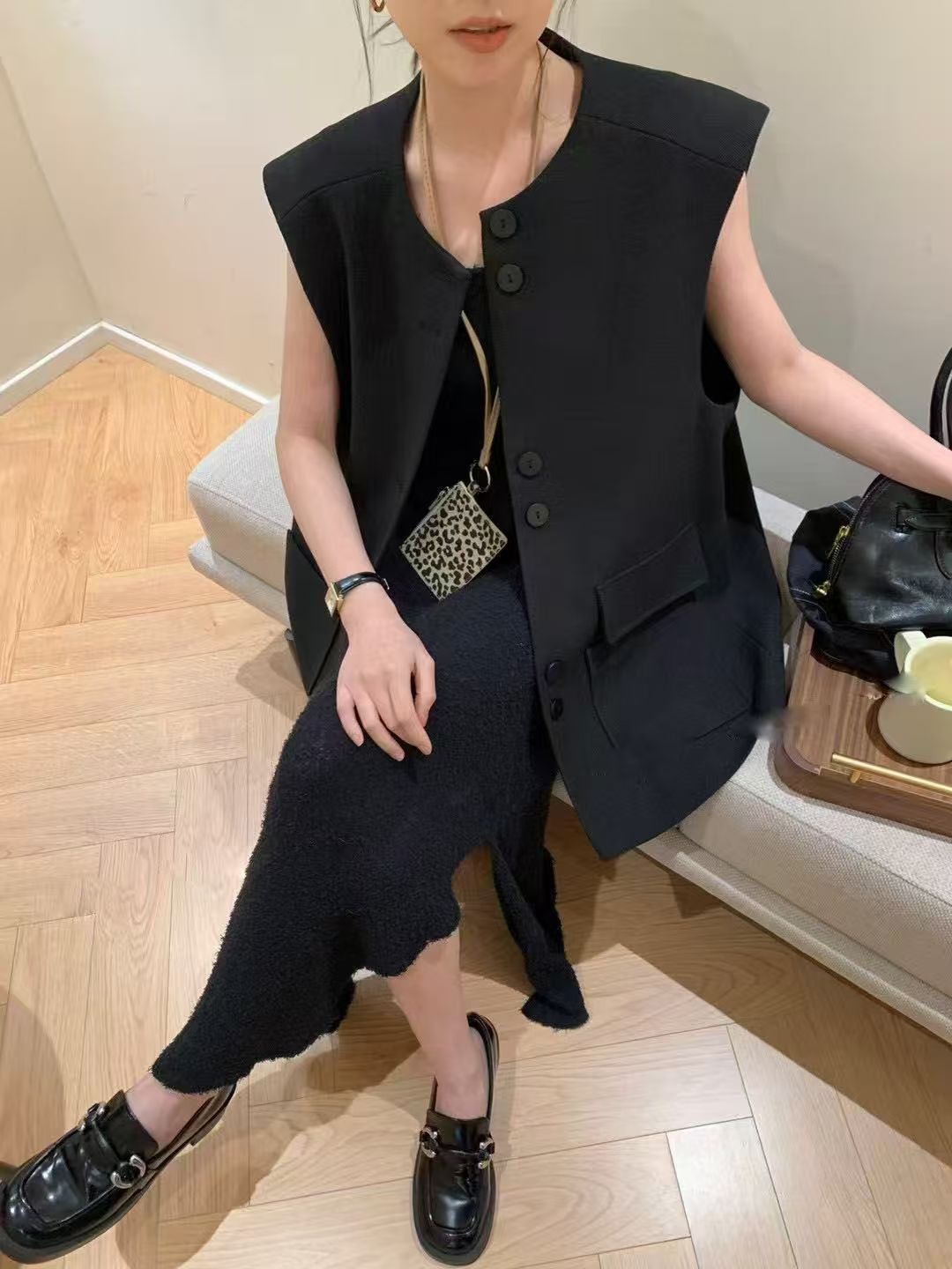 韩版高级感黑色圆领坎肩无袖西装马甲女外套叠穿时髦宽松2025新款