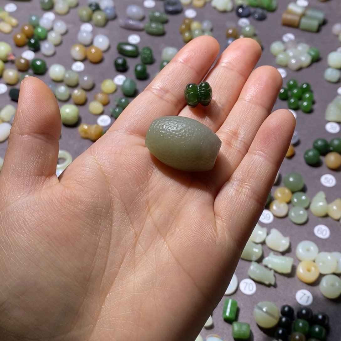 和田玉未镶嵌颈饰黄*梦