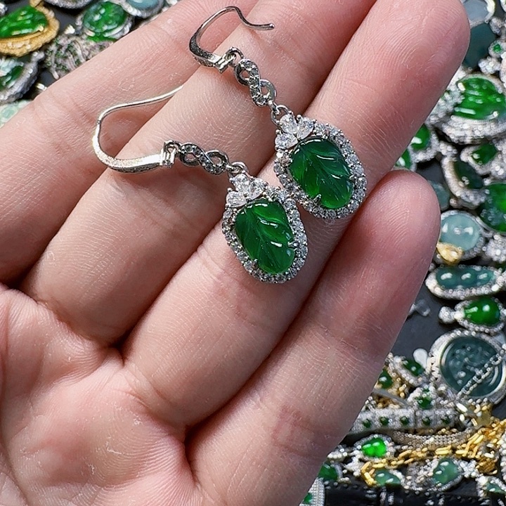 翡翠颈饰未镶嵌天然A货翡翠放漏