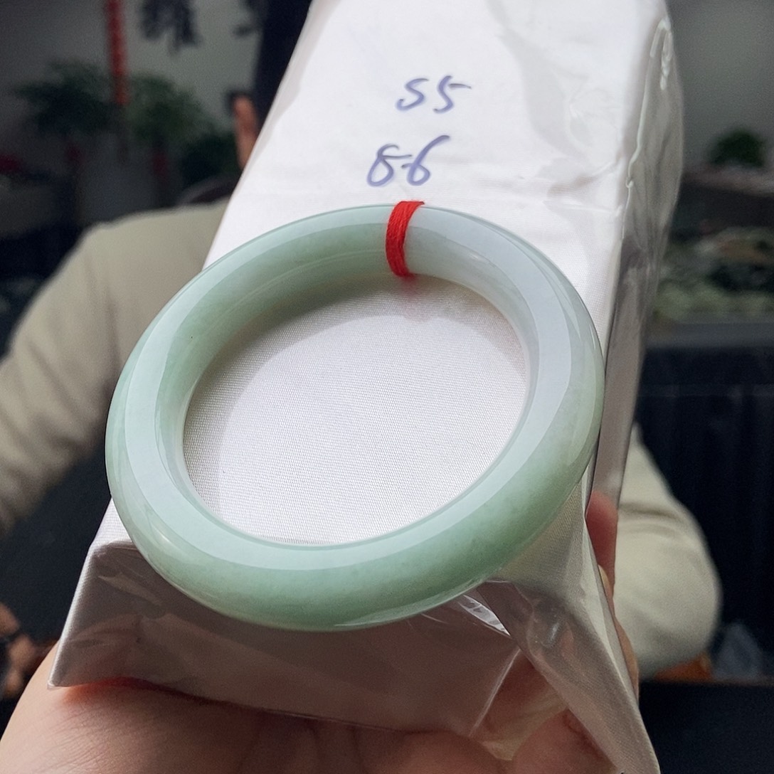 翡翠手镯未镶嵌拍一发一