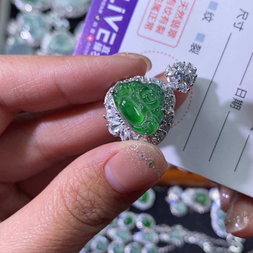 【闪购商品】翡翠颈饰未镶嵌天然