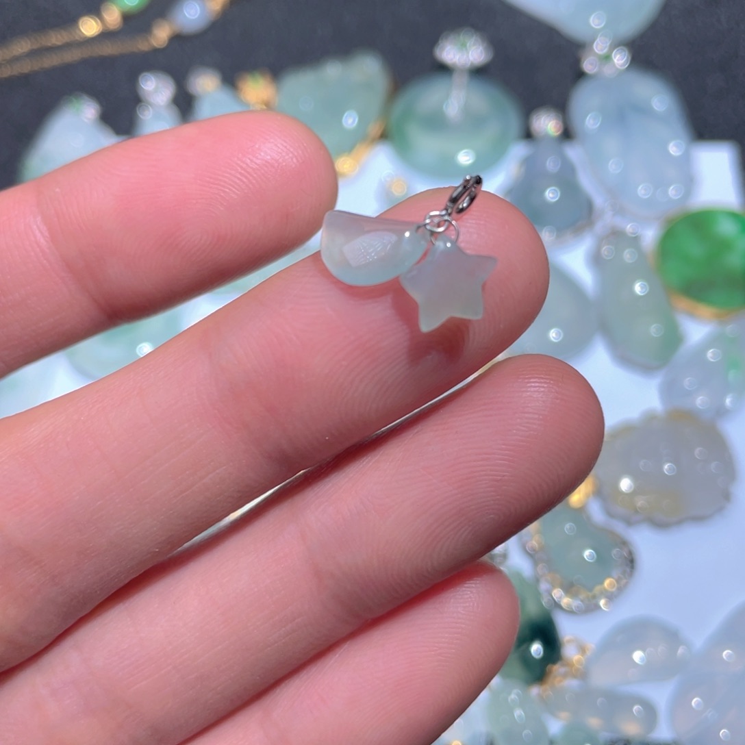 翡翠颈饰18K金镶嵌翡翠