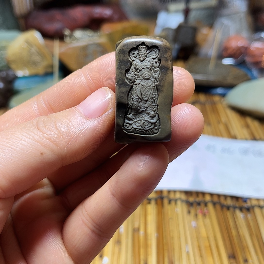 21 新疆原石雕刻手把件，