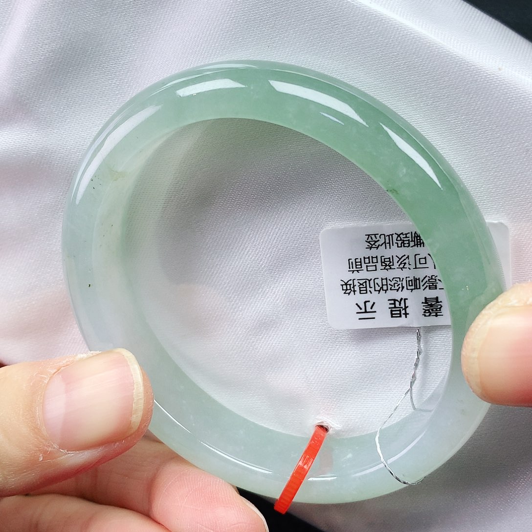 翡翠手镯未镶嵌52贵