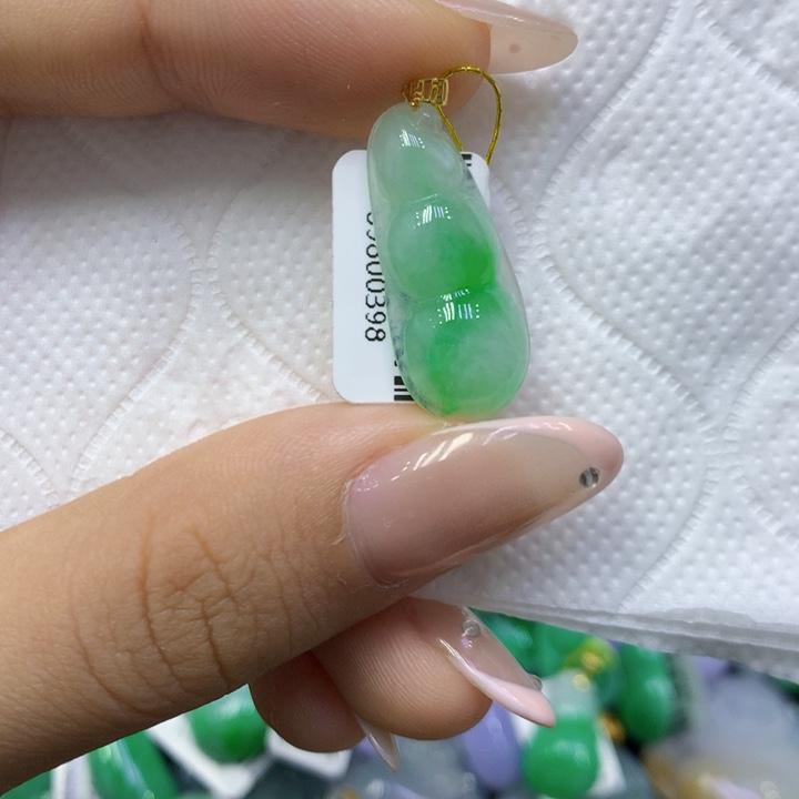 颈饰18K金镶嵌翡翠