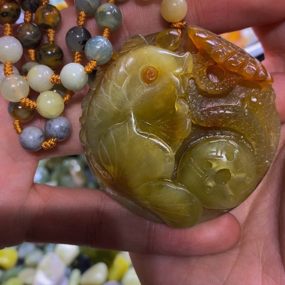 蛇纹石玉吊坠未镶嵌