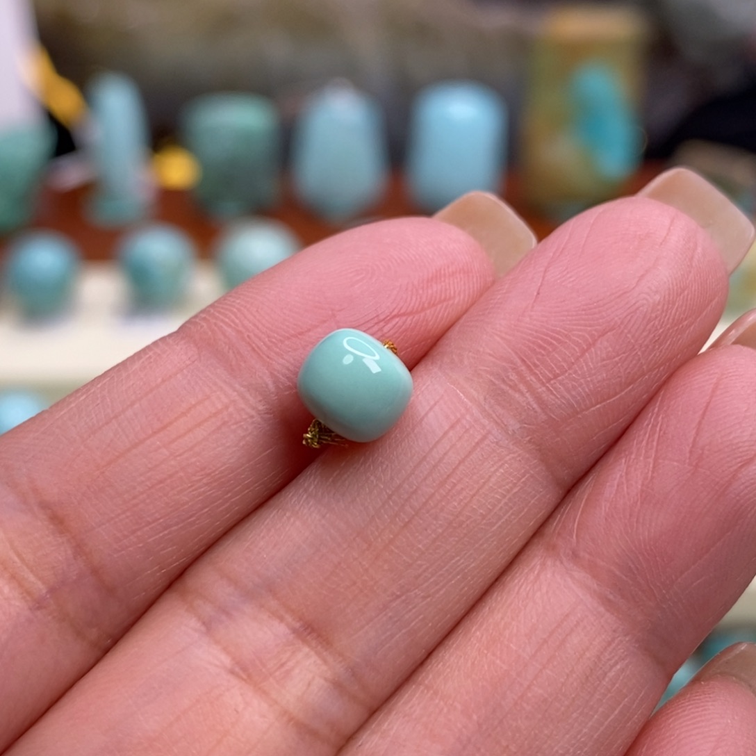 绿松石未镶嵌珠宝奇石6.7×6.1