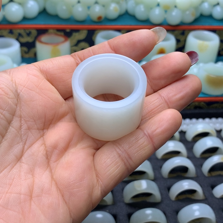 颈饰未镶嵌和田玉灞****灞