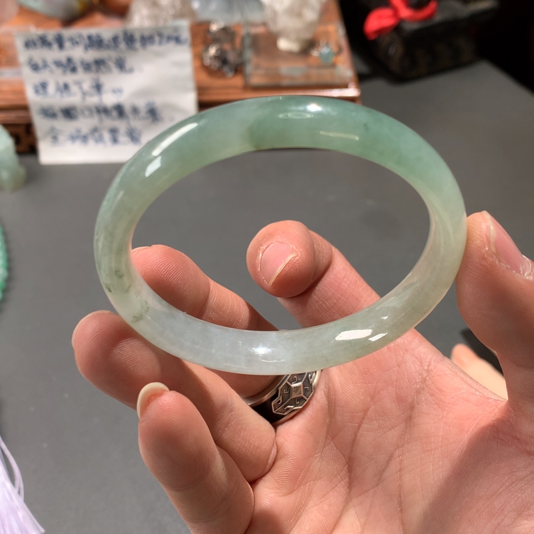 翡翠手镯未镶嵌55圈口