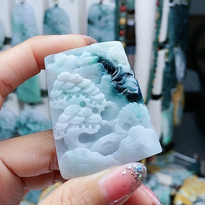 颈饰足铂镶嵌翡翠翡翠