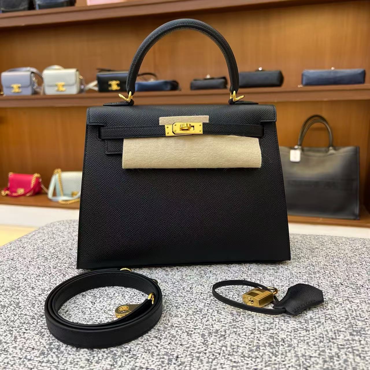 全新未使用 Hermes/爱马仕 w刻ep皮黑色kelly25金扣手提单肩包