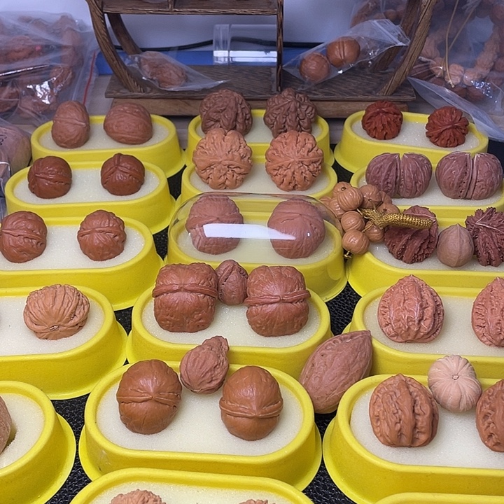 ****）文玩核桃吊坠方头