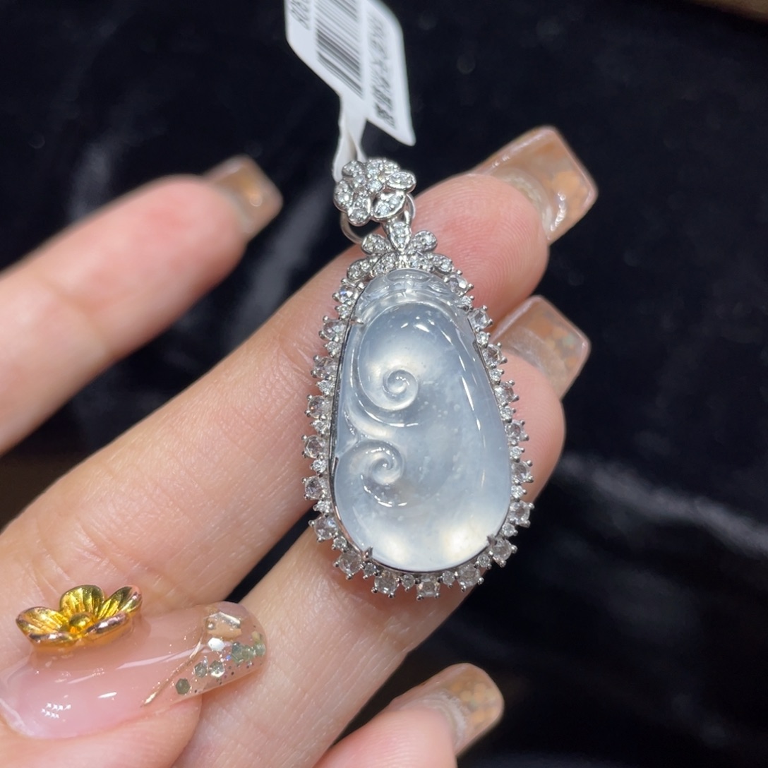 翡翠颈饰18K金镶嵌天然缅甸翡翠