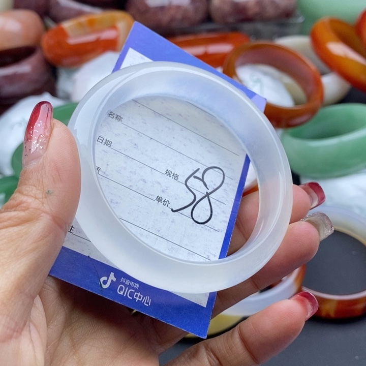 石英质玉手镯未镶嵌