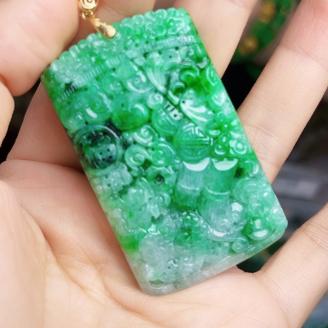 翡翠18K金镶嵌颈饰多样性