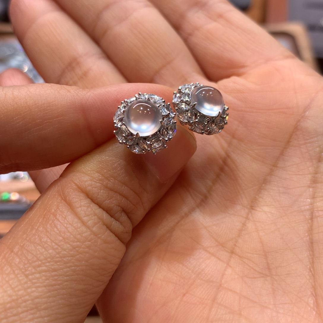 18K金镶嵌翡翠耳饰炸光耳钉