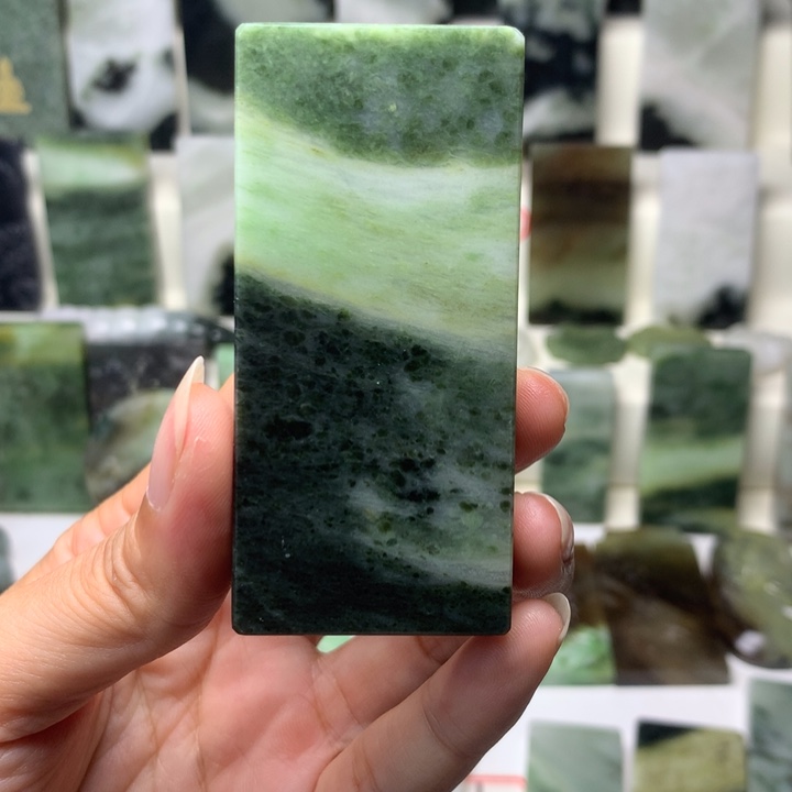 独山玉未镶嵌颈饰