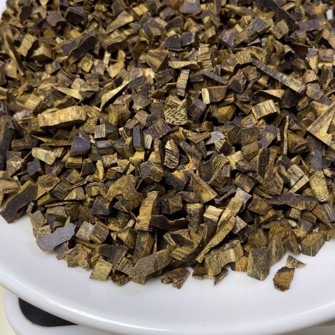 春***哥沉香沉香碎屑篮宝石65克