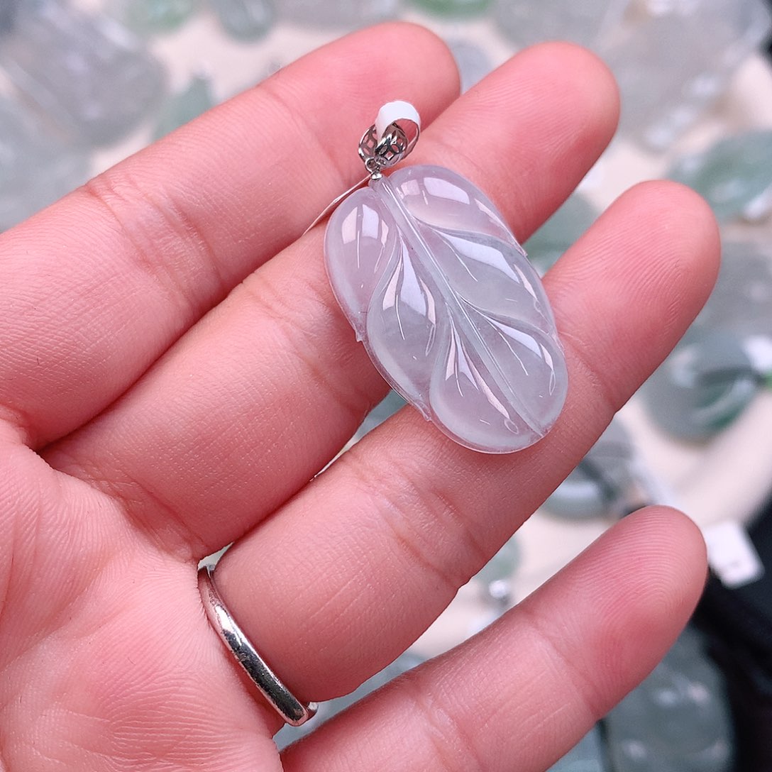 翡翠颈饰18K金镶嵌冰胶蓝叶子