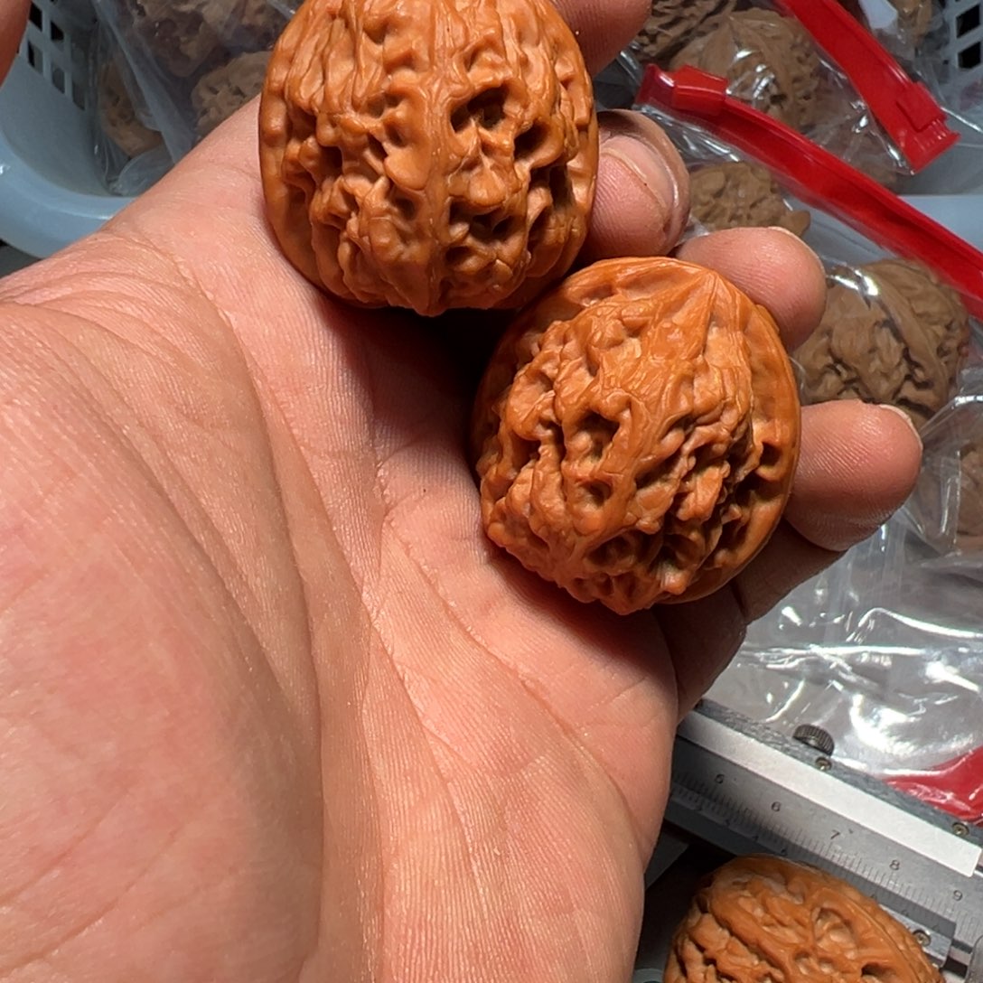 文玩核桃，龙纹方尊