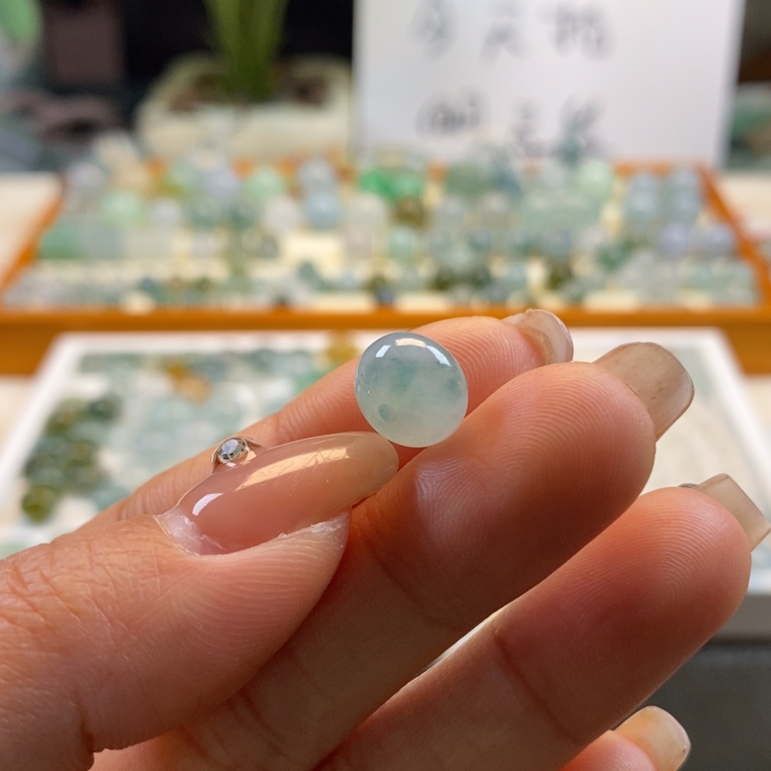 翡翠散珠小***?天然翡翠飘花9.9×6.7