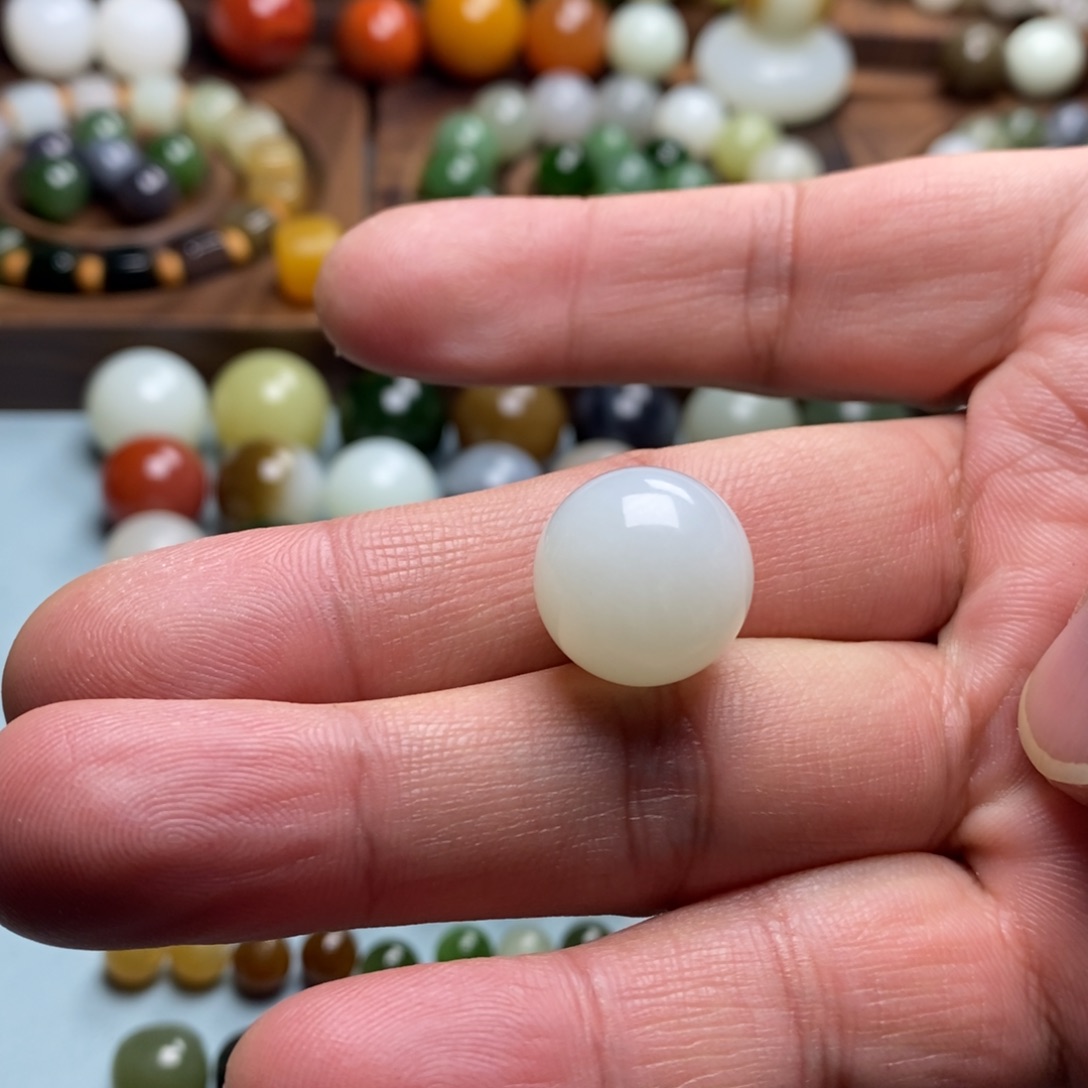 南***星和田玉未镶嵌颈饰卡16白玉