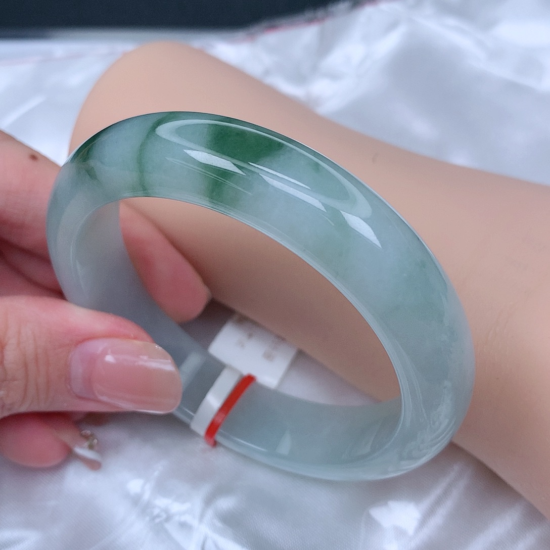 【闪购商品】未镶嵌手镯翡翠，55.6