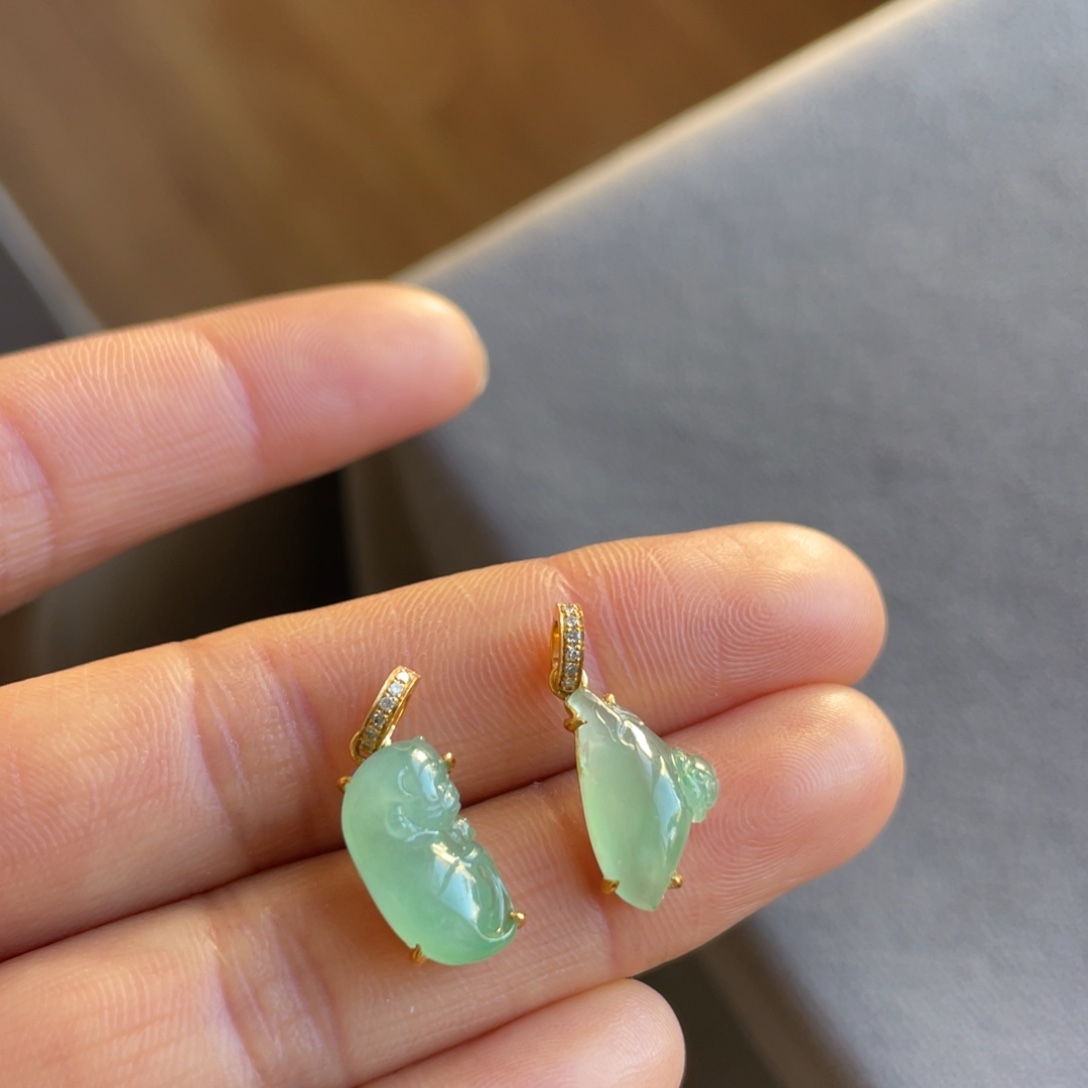 翡翠18K金镶嵌颈饰甜绿