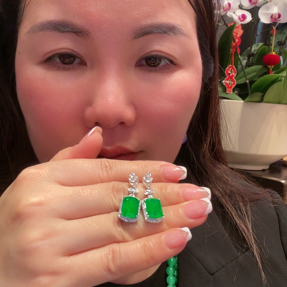 翡翠耳饰18K金镶嵌缅甸翡翠阳绿耳坠