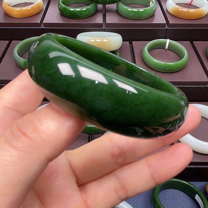 和田玉未镶嵌手镯