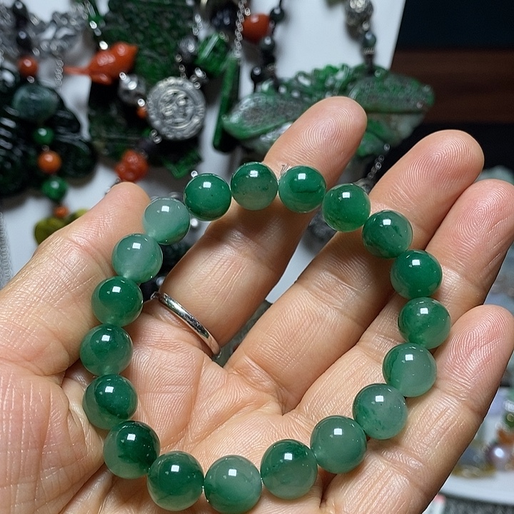 翡翠未镶嵌吊坠(赠链)