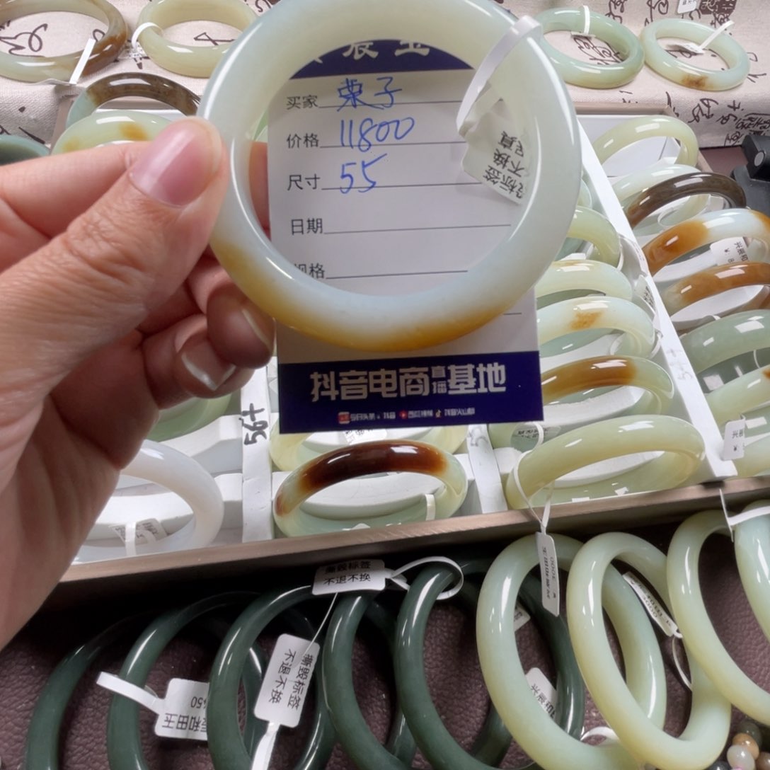 和田玉手镯未镶嵌栗*