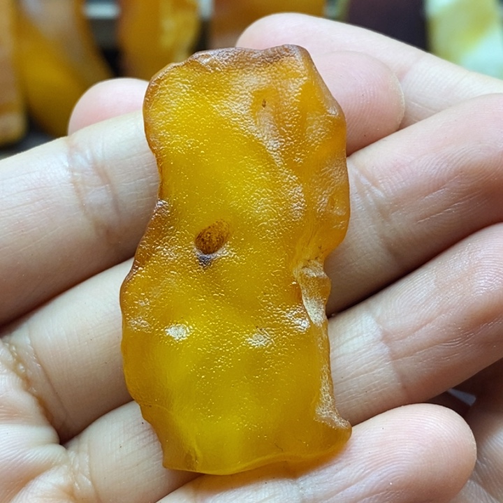 琥珀颈饰未镶嵌蜜蜡原皮