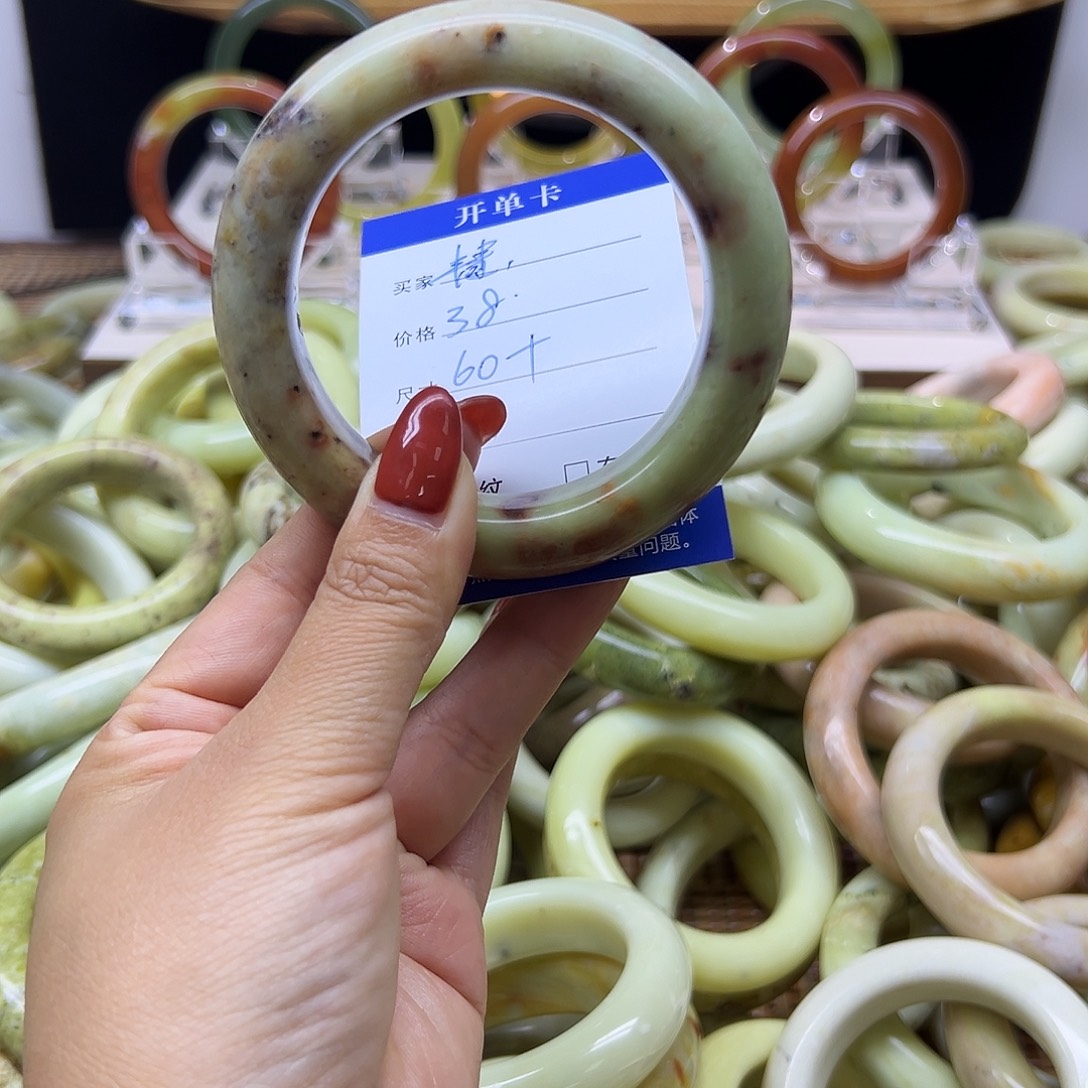 慧***岫玉未镶嵌手镯岫