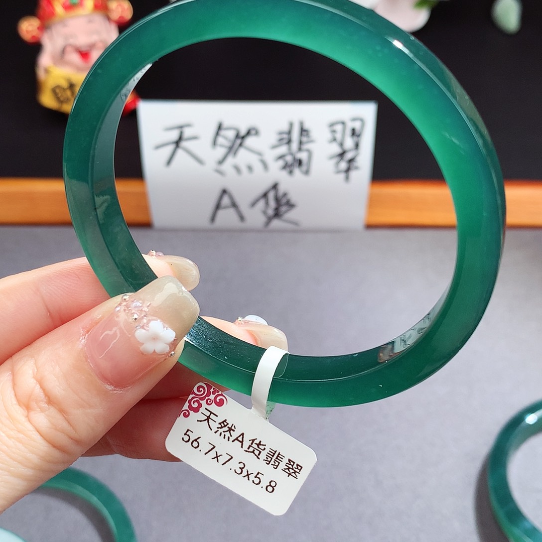 翡翠未镶嵌手镯（圆镯）