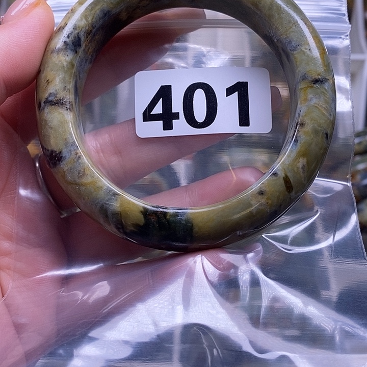 L***r蛇纹石玉未镶嵌手镯