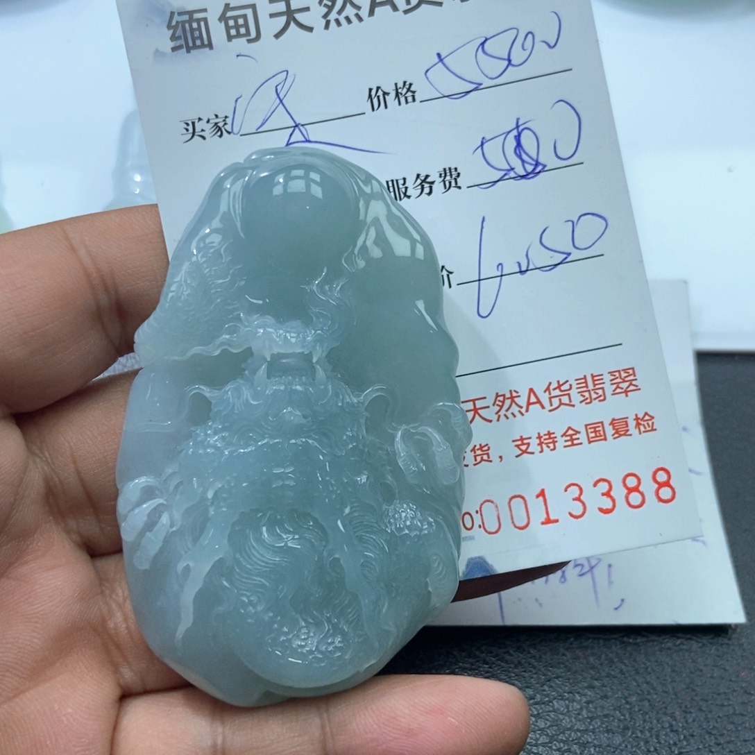 翡翠颈饰未镶嵌小***八翡翠