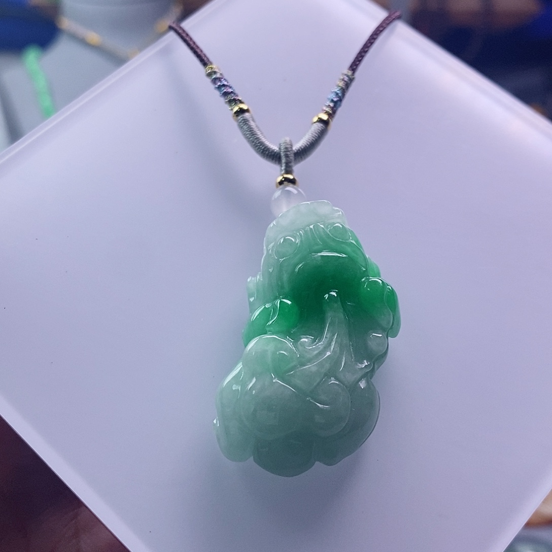 翡翠未镶嵌吊坠(赠链)