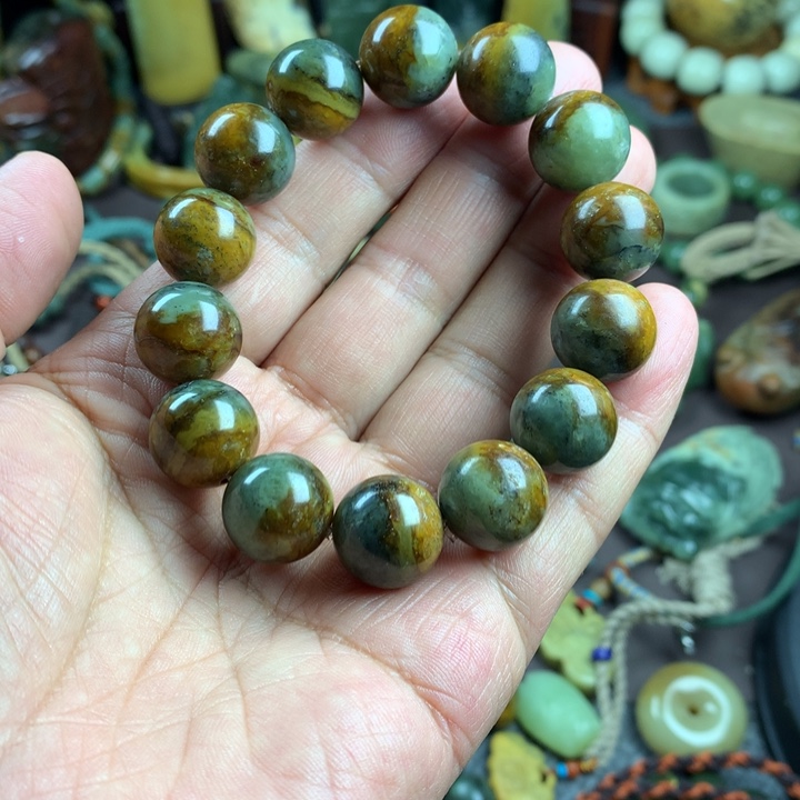 吊坠(赠链)未镶嵌岫岩河磨玉（透闪石质玉）姐****?
