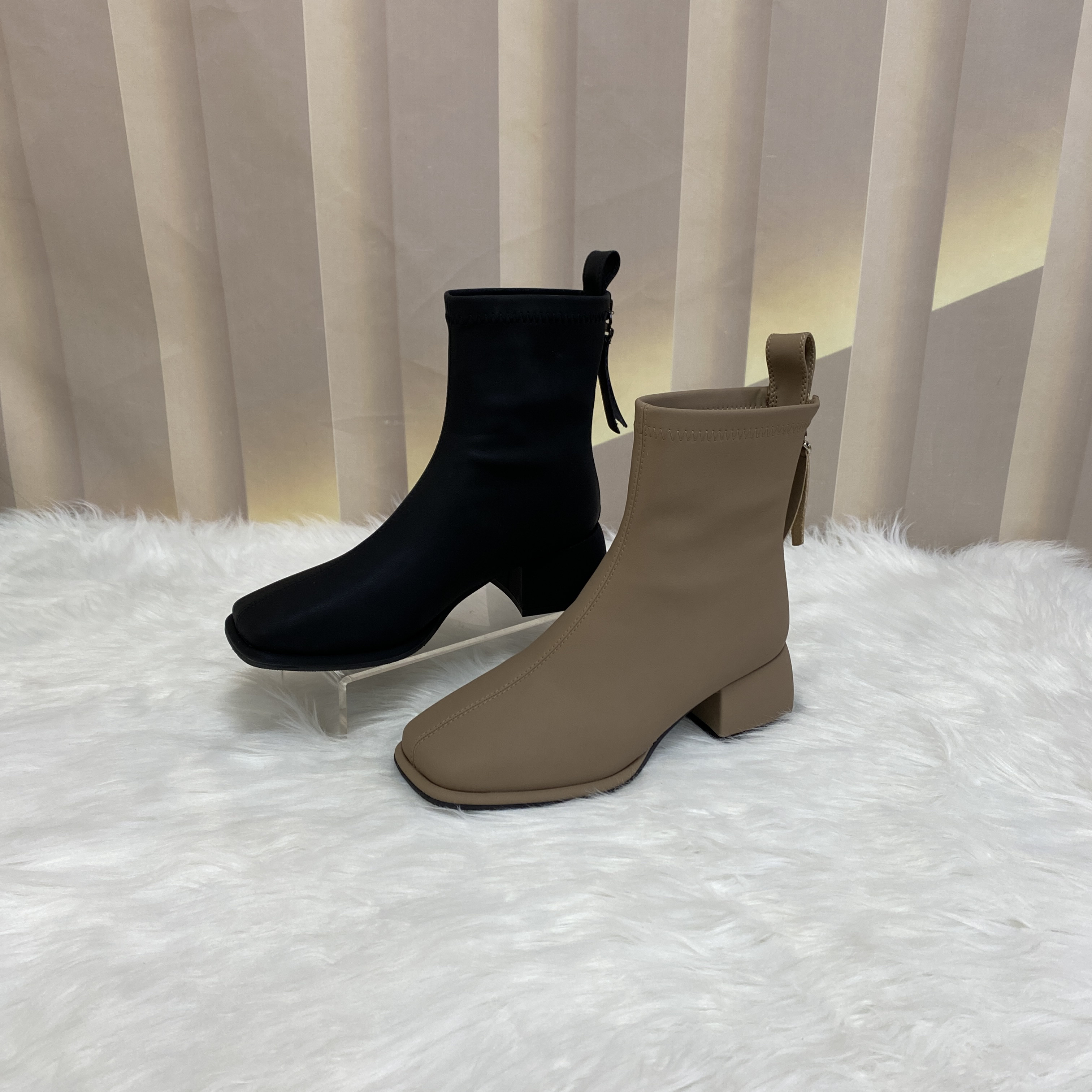 18-237秋冬新款时尚百搭粗跟方头薄绒短靴F