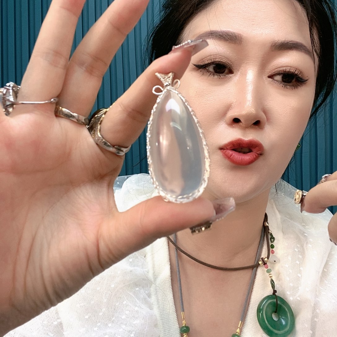 石英质玉手镯未镶嵌大****丽