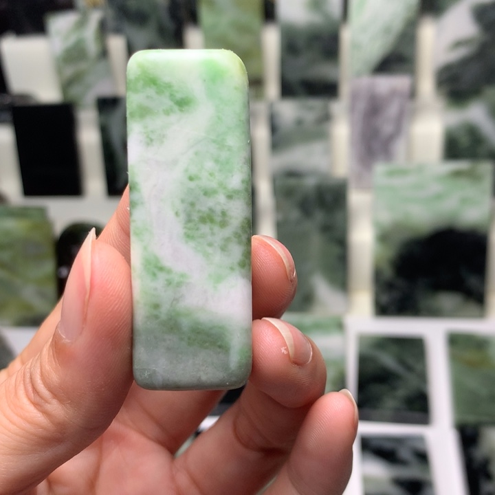 独山玉颈饰未镶嵌