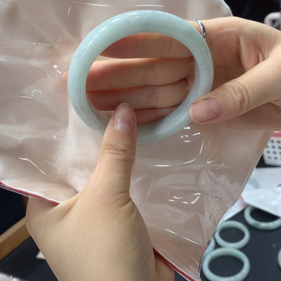 琼***华翡翠未镶嵌手镯买断