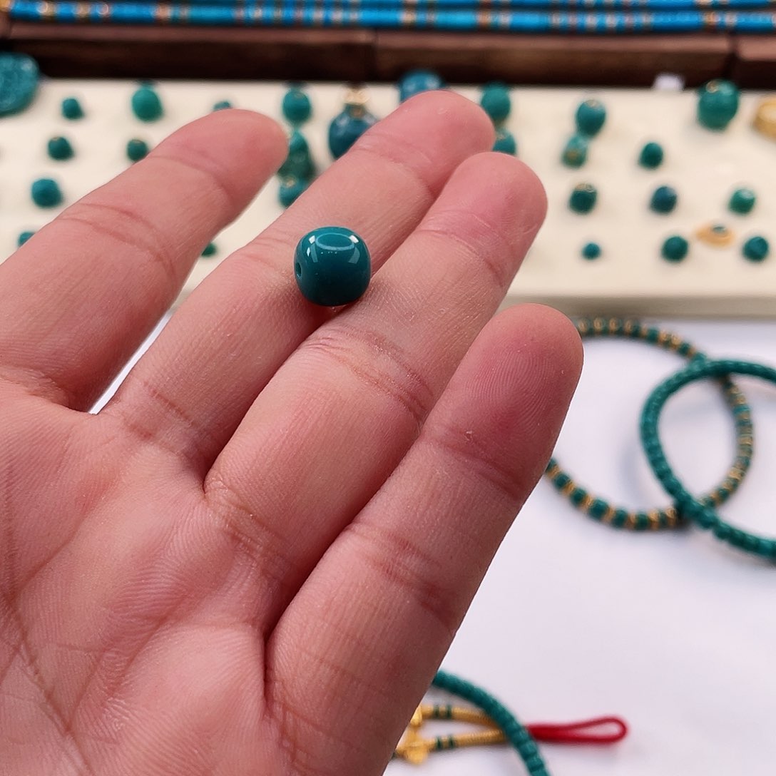 绿松石颈饰未镶嵌