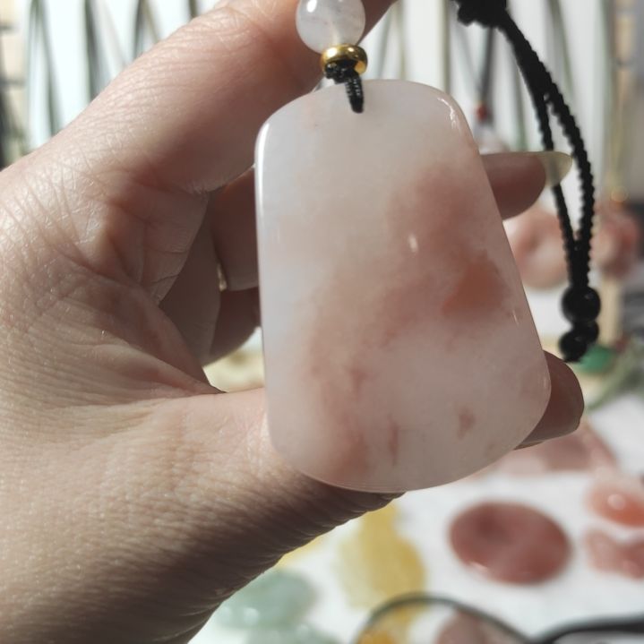 石英质玉颈饰未镶嵌桃花酿无事牌