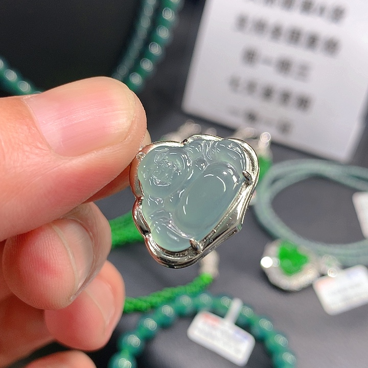 翡翠手链未镶嵌。。。