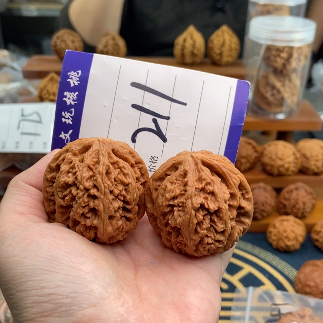 文玩核桃吊坠43粗筋